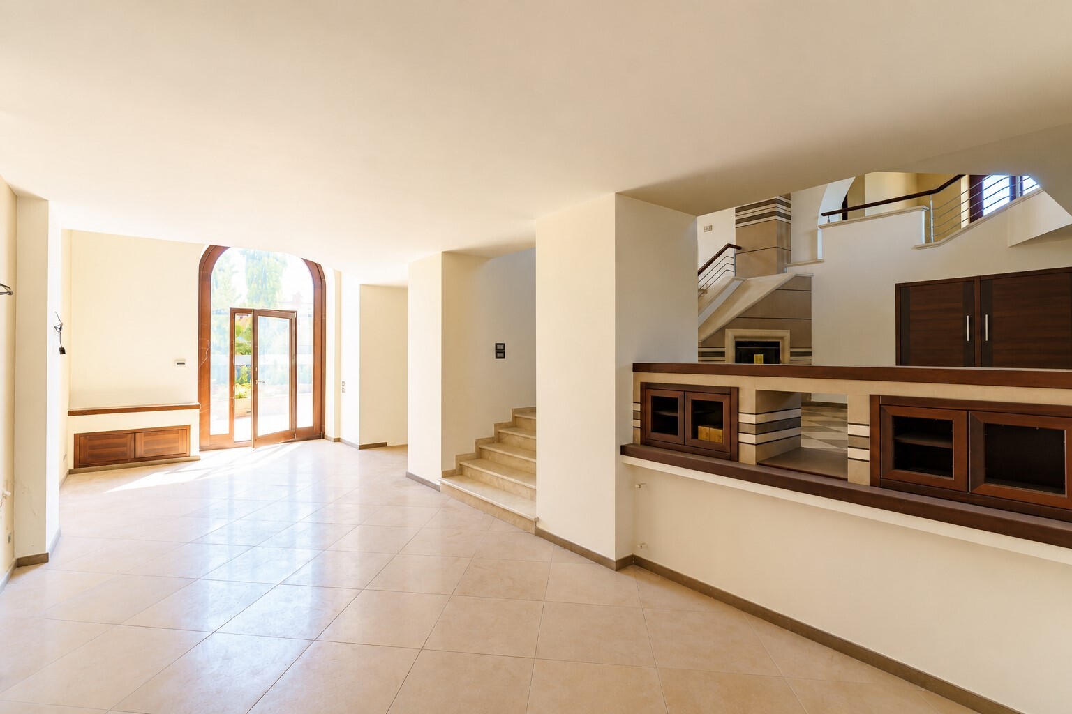 Prestigiosa-villa-indipendente-con-piscina-dependance-e-terrazze-panoramiche-in-vendita-ad-Aci-Sant’Antonio-via-Luigi-Capuana-1 (11)