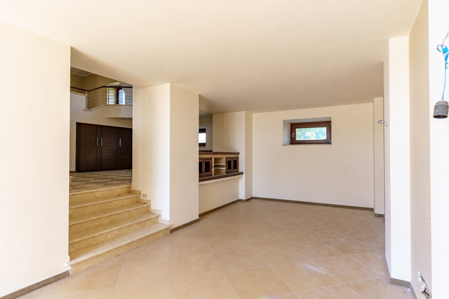 Prestigiosa-villa-indipendente-con-piscina-dependance-e-terrazze-panoramiche-in-vendita-ad-Aci-Sant’Antonio-via-Luigi-Capuana-1 (12)