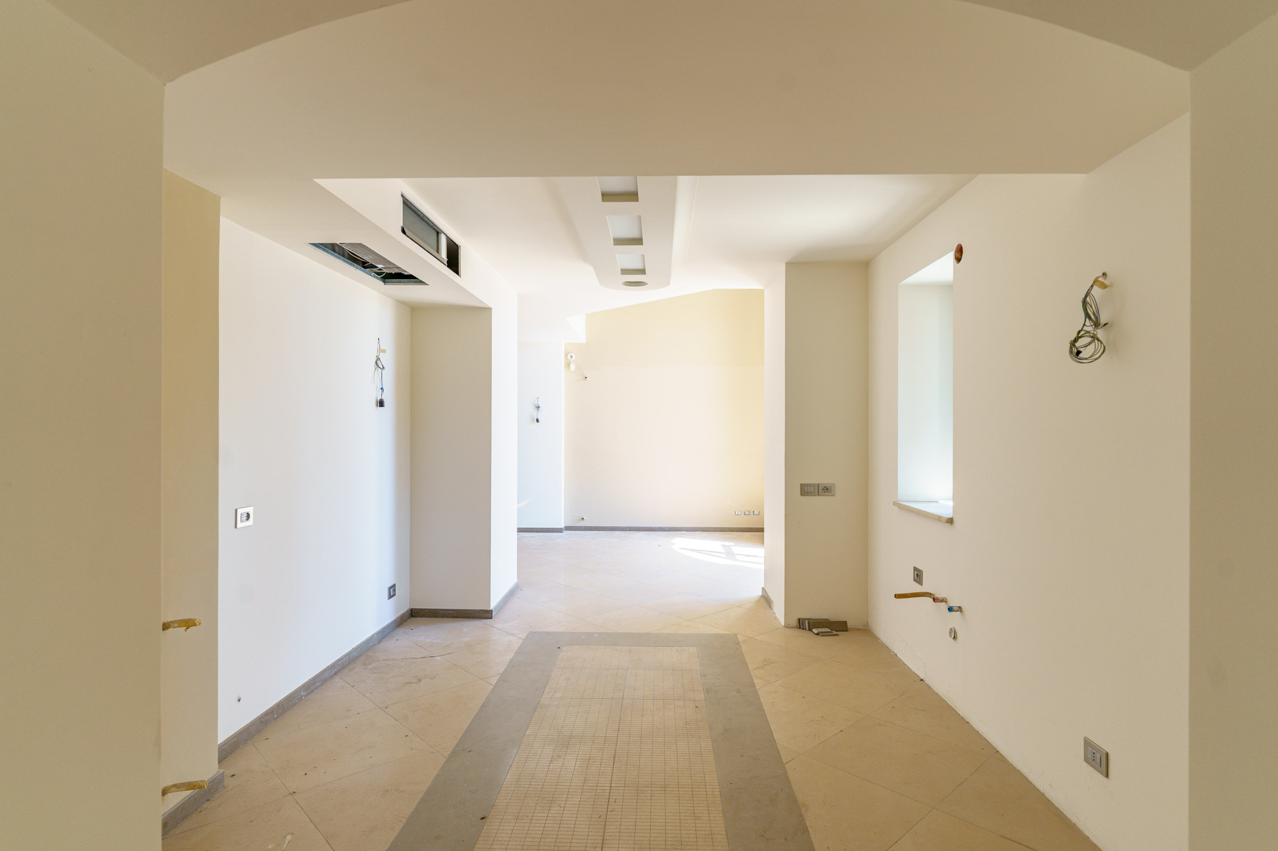 Prestigiosa-villa-indipendente-con-piscina-dependance-e-terrazze-panoramiche-in-vendita-ad-Aci-Sant’Antonio-via-Luigi-Capuana-1 (17)