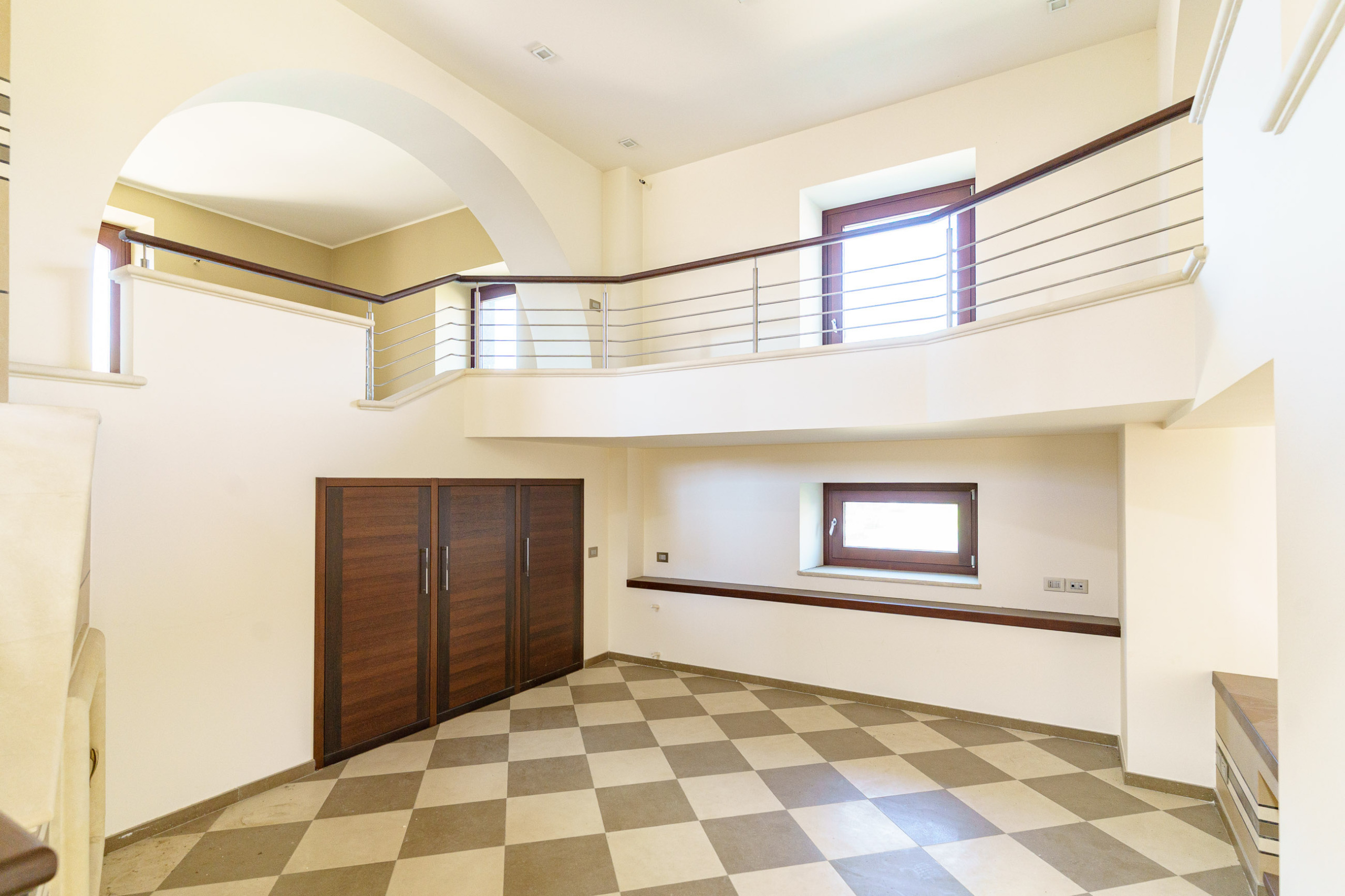 Prestigiosa-villa-indipendente-con-piscina-dependance-e-terrazze-panoramiche-in-vendita-ad-Aci-Sant’Antonio-via-Luigi-Capuana-1 (22)