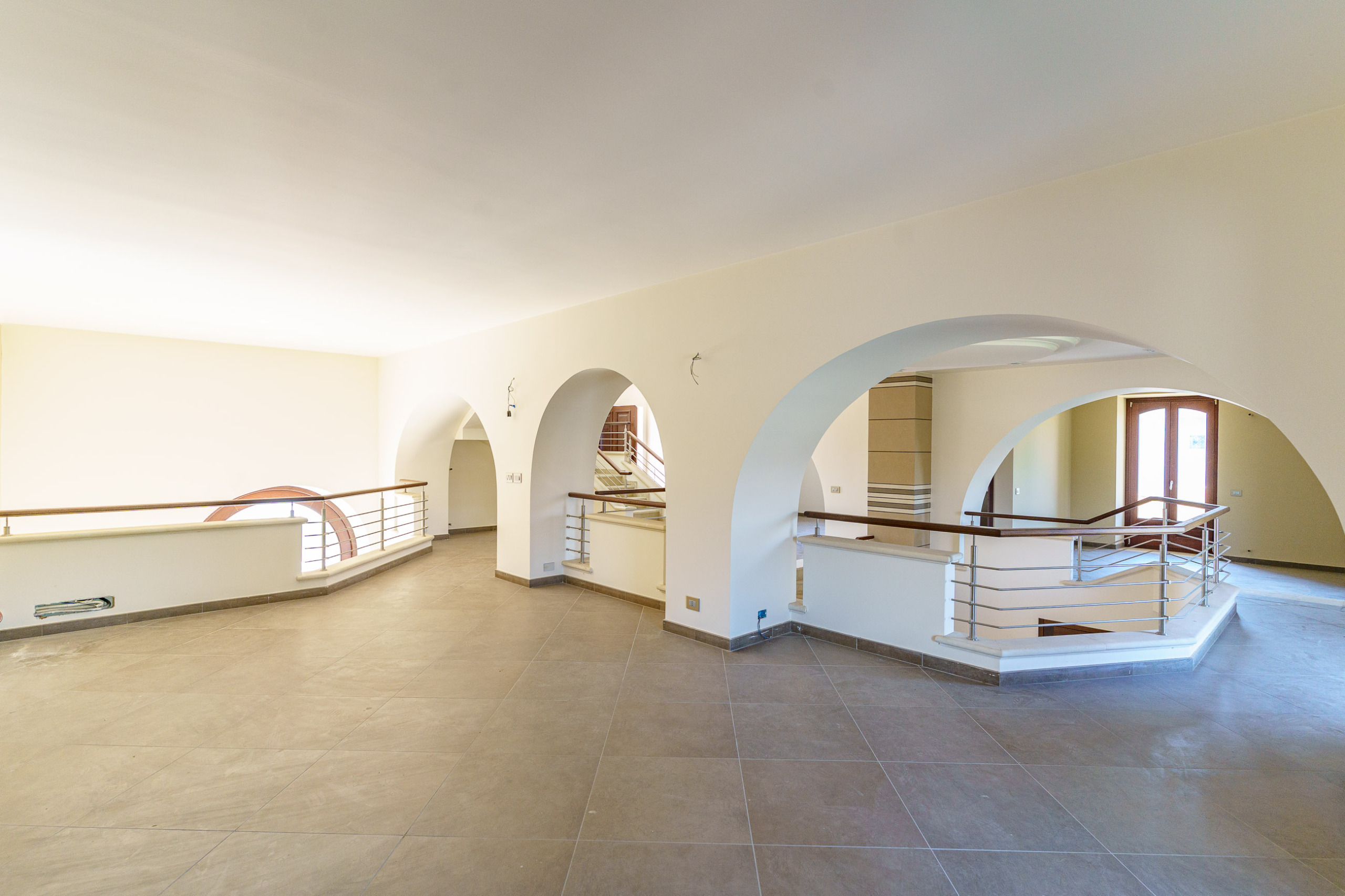 Prestigiosa-villa-indipendente-con-piscina-dependance-e-terrazze-panoramiche-in-vendita-ad-Aci-Sant’Antonio-via-Luigi-Capuana-1 (29)