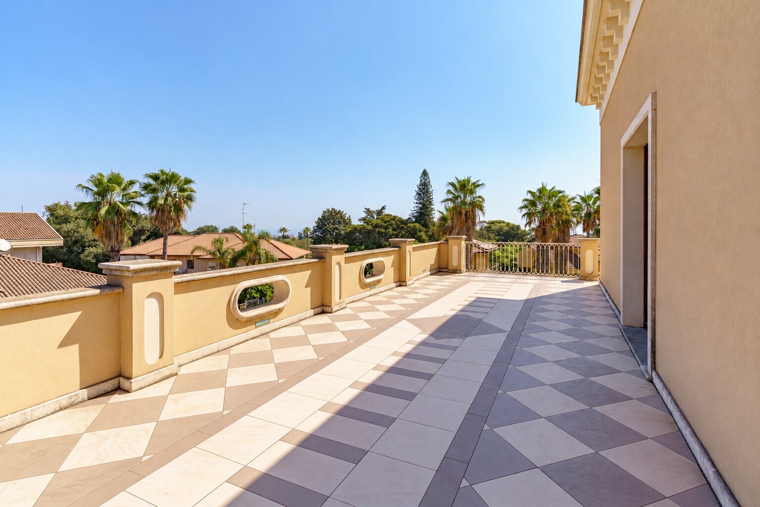 Prestigiosa-villa-indipendente-con-piscina-dependance-e-terrazze-panoramiche-in-vendita-ad-Aci-Sant’Antonio-via-Luigi-Capuana-1 (33)