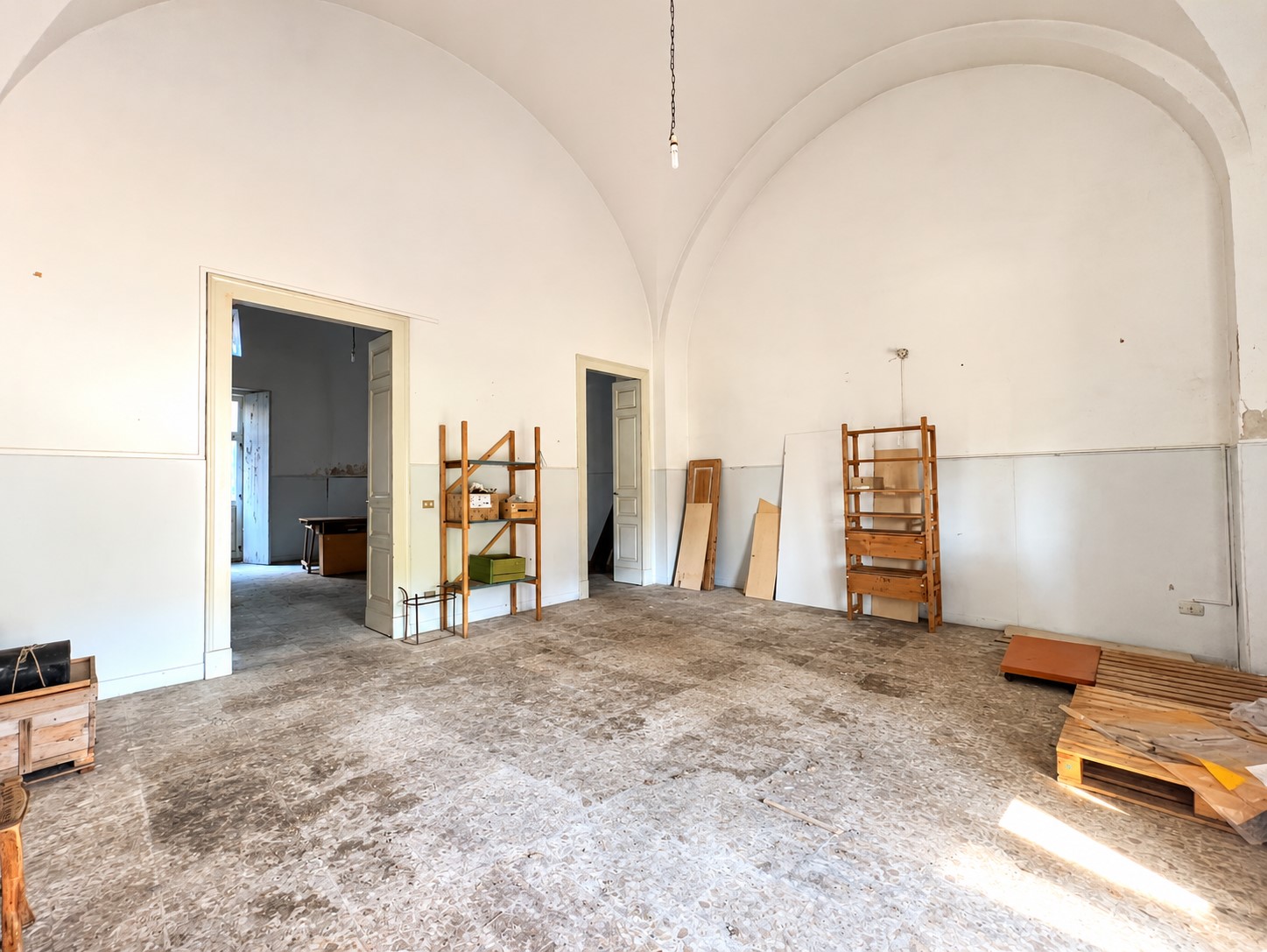 appartamento-versatile-ideale-per-uso-ufficio-bottega-con-cortile-interno-in-vendita-ad-aci-catena-1 (11)