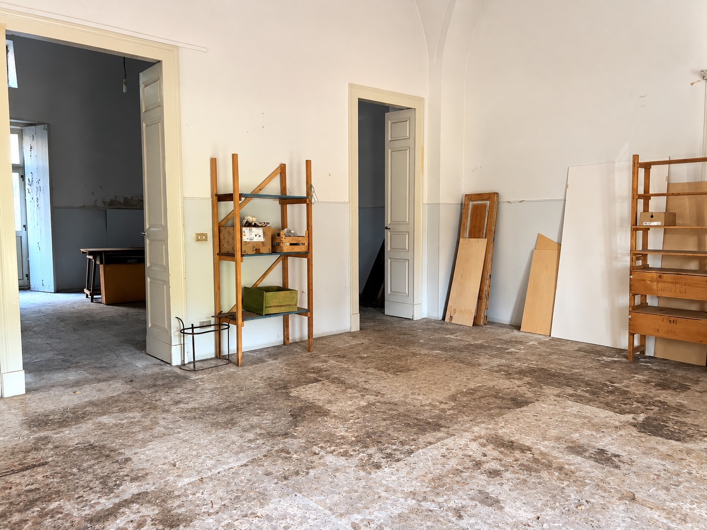 appartamento-versatile-ideale-per-uso-ufficio-bottega-con-cortile-interno-in-vendita-ad-aci-catena-1 (13)