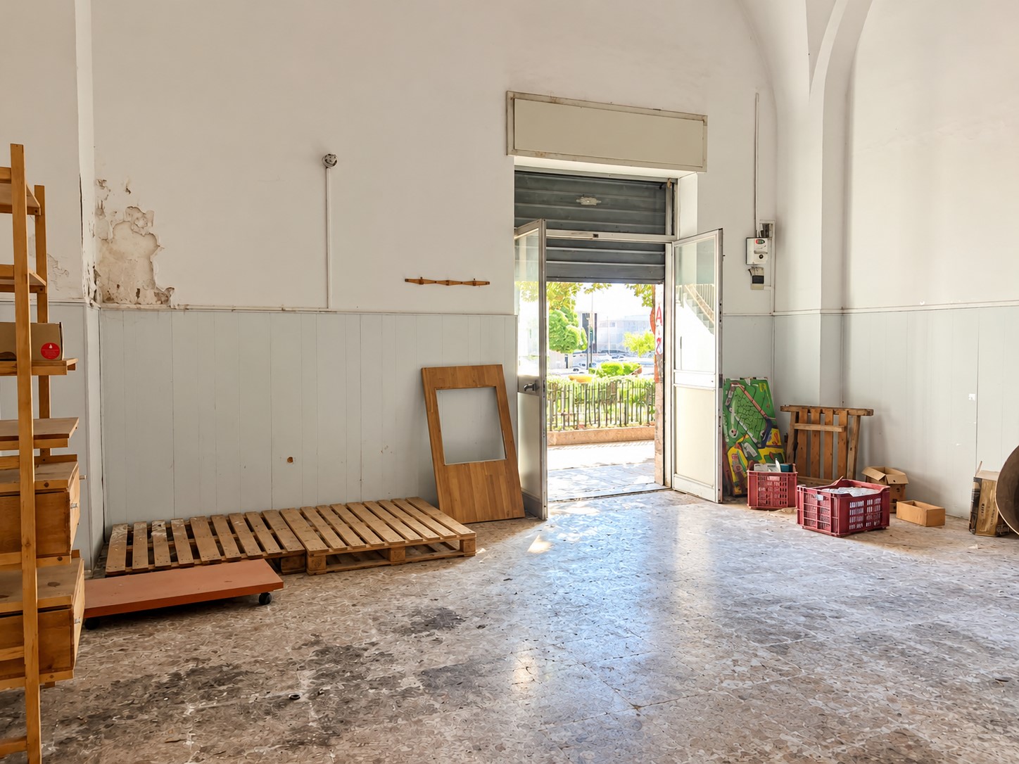 appartamento-versatile-ideale-per-uso-ufficio-bottega-con-cortile-interno-in-vendita-ad-aci-catena-1 (15)