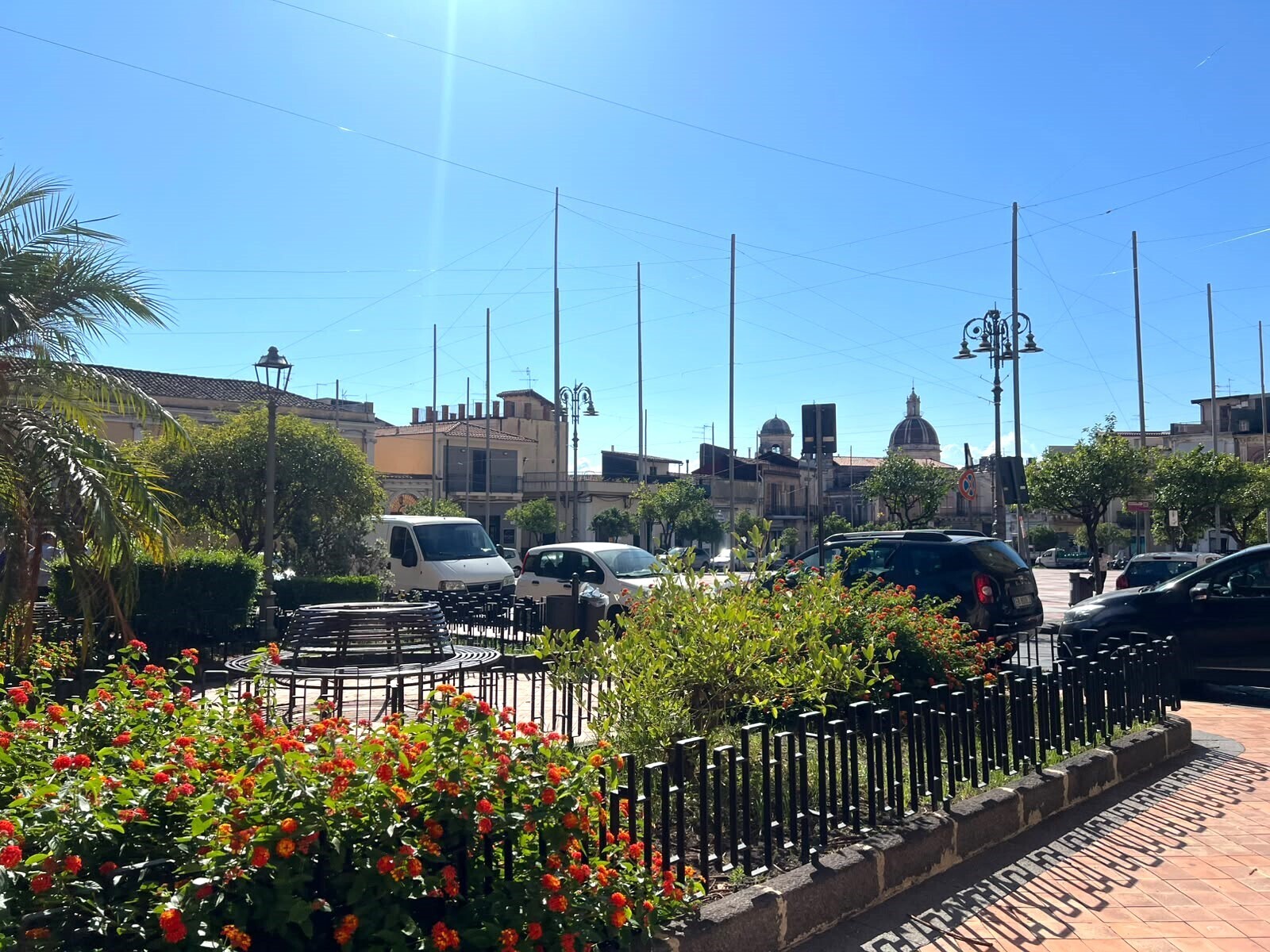 appartamento-versatile-ideale-per-uso-ufficio-bottega-con-cortile-interno-in-vendita-ad-aci-catena-1 (23)