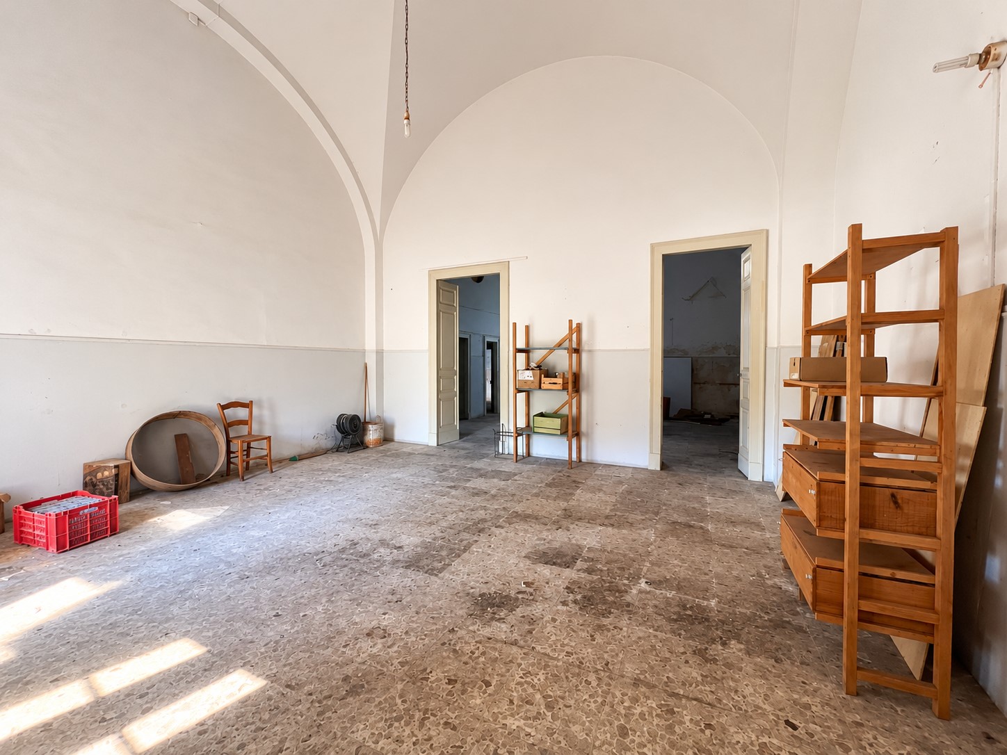 appartamento-versatile-ideale-per-uso-ufficio-bottega-con-cortile-interno-in-vendita-ad-aci-catena-1 (24)