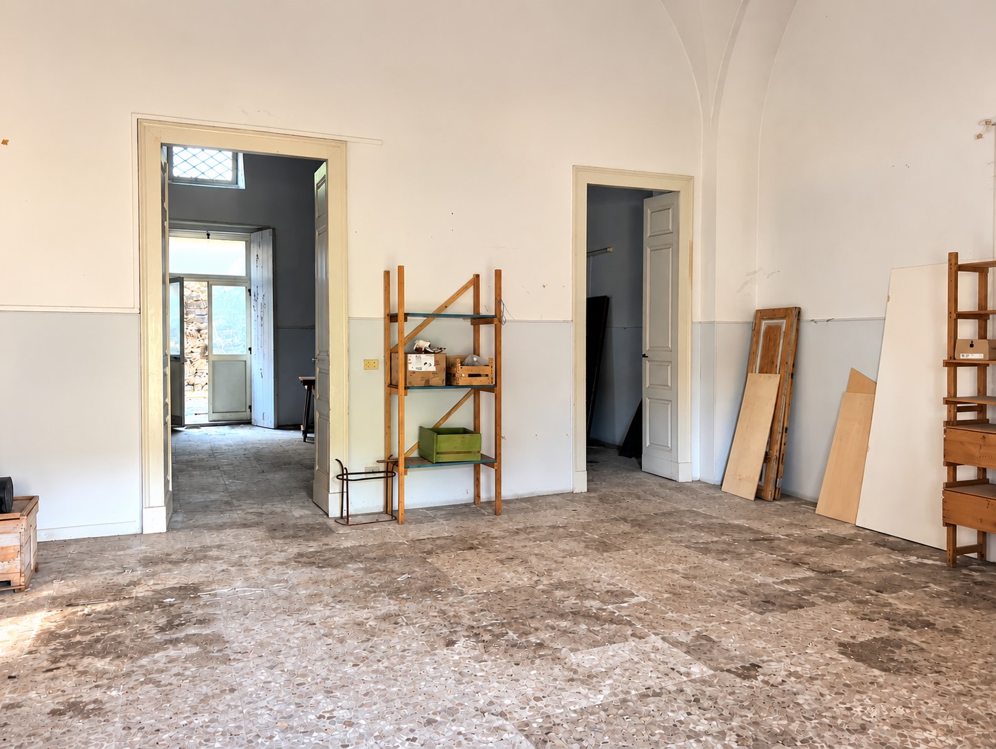 appartamento-versatile-ideale-per-uso-ufficio-bottega-con-cortile-interno-in-vendita-ad-aci-catena-1 (25)