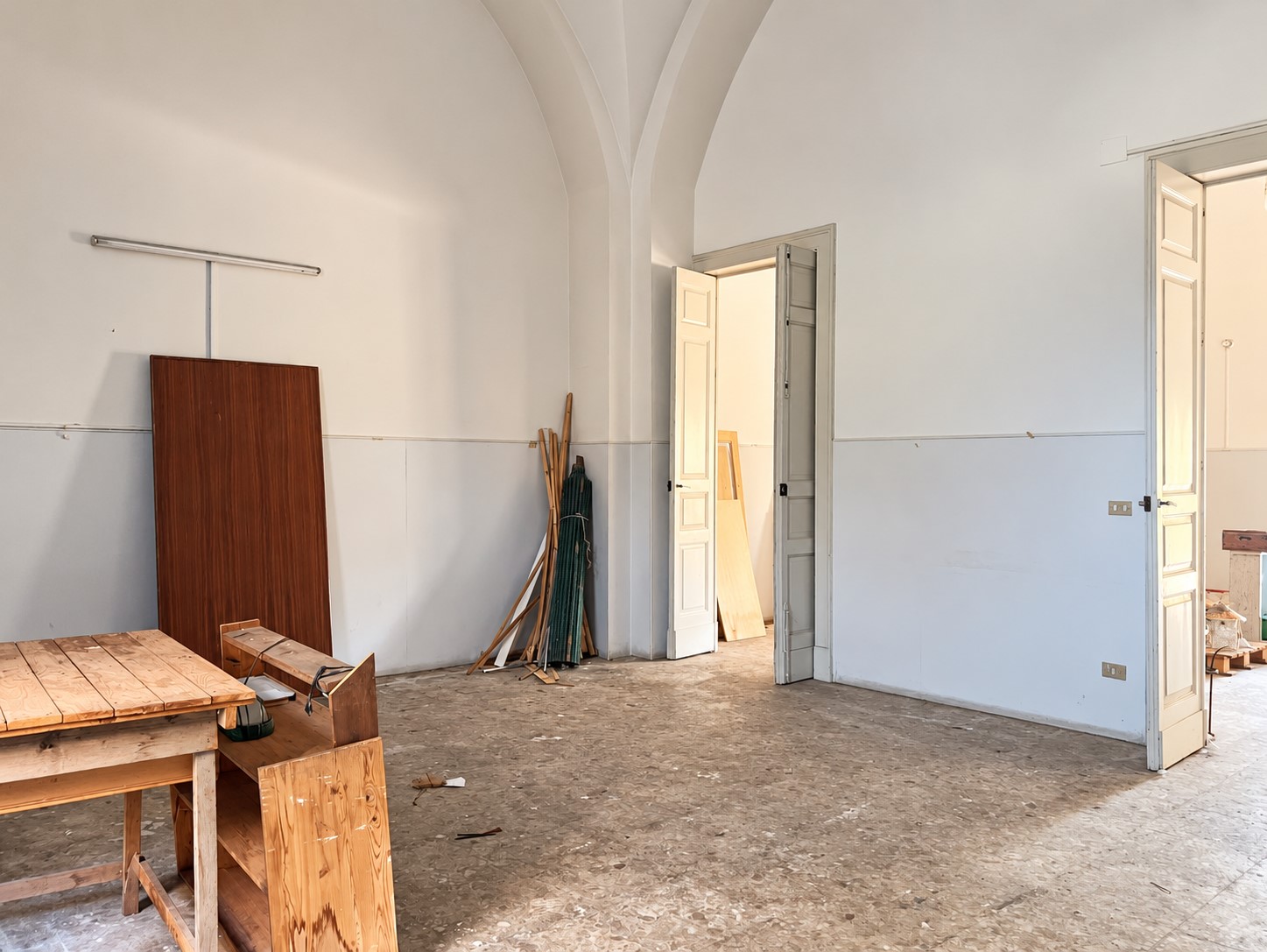 appartamento-versatile-ideale-per-uso-ufficio-bottega-con-cortile-interno-in-vendita-ad-aci-catena-1 (26)