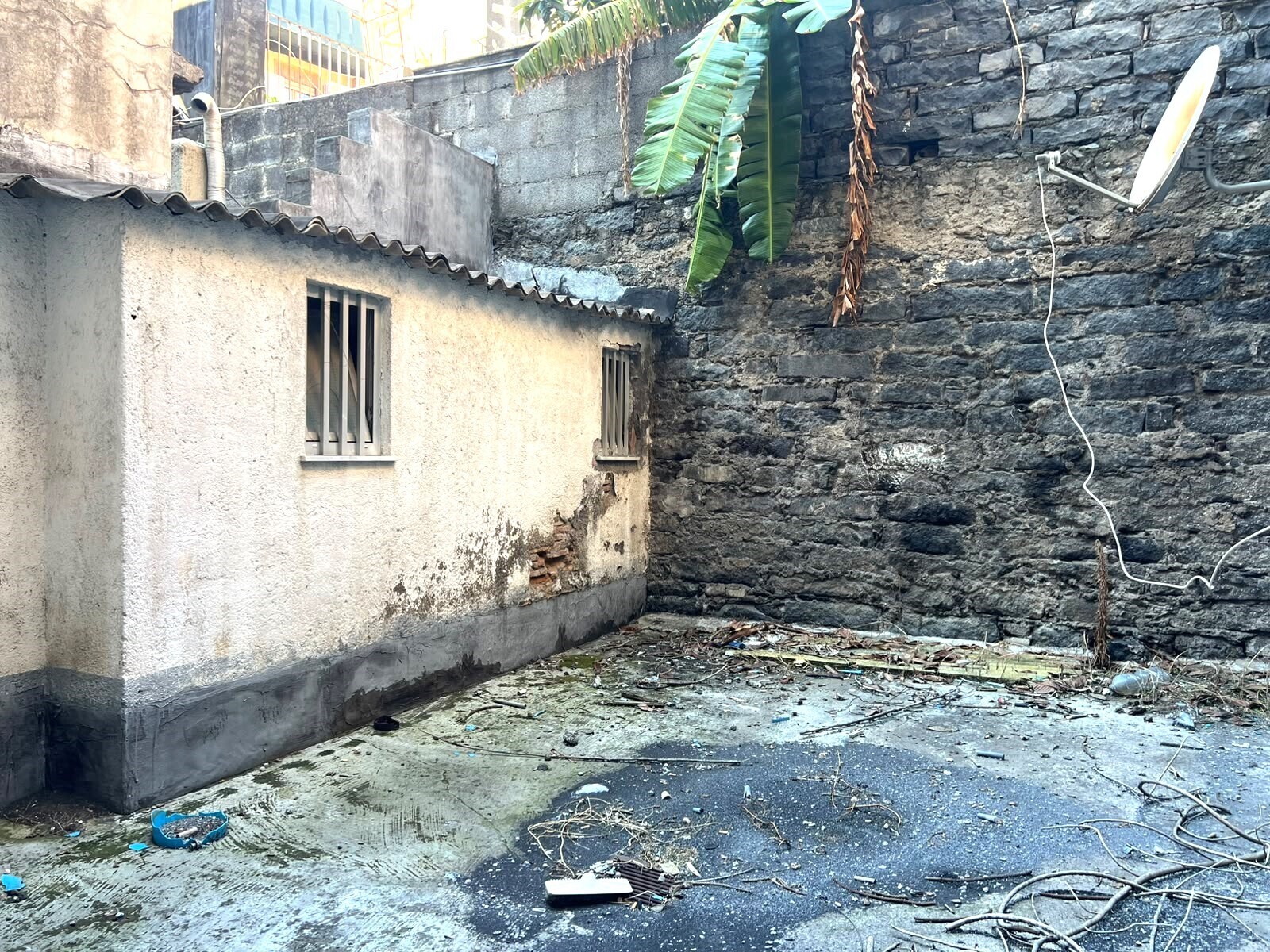 appartamento-versatile-ideale-per-uso-ufficio-bottega-con-cortile-interno-in-vendita-ad-aci-catena-1 (27)