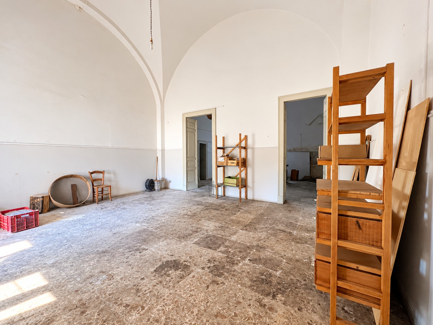 appartamento-versatile-ideale-per-uso-ufficio-bottega-con-cortile-interno-in-vendita-ad-aci-catena-1 (3)