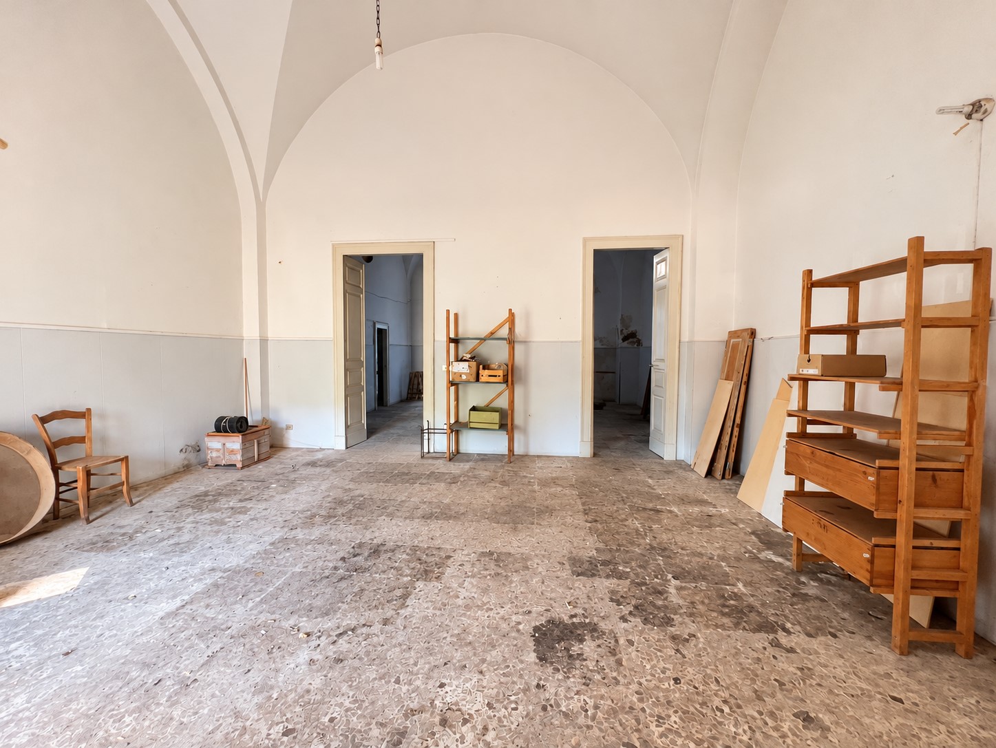 appartamento-versatile-ideale-per-uso-ufficio-bottega-con-cortile-interno-in-vendita-ad-aci-catena-1 (9)